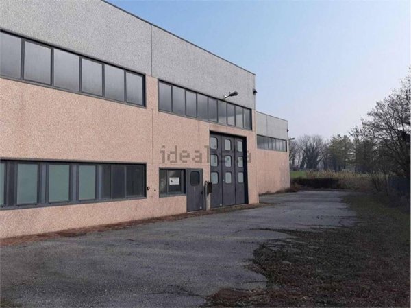 locale di sgombero in vendita a Mantova