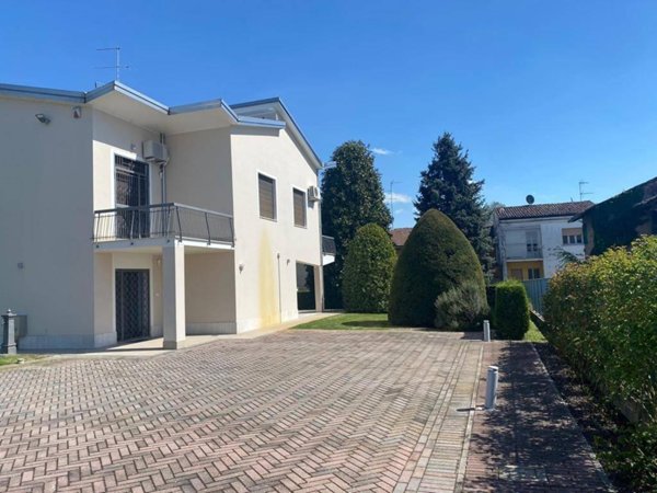 casa indipendente in vendita a Mantova