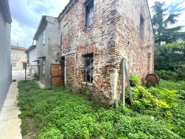 appartamento in vendita a Mantova in zona Borgo Castelletto
