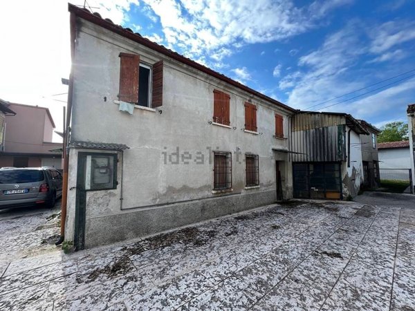 casa indipendente in vendita a Mantova in zona Borgo Castelletto