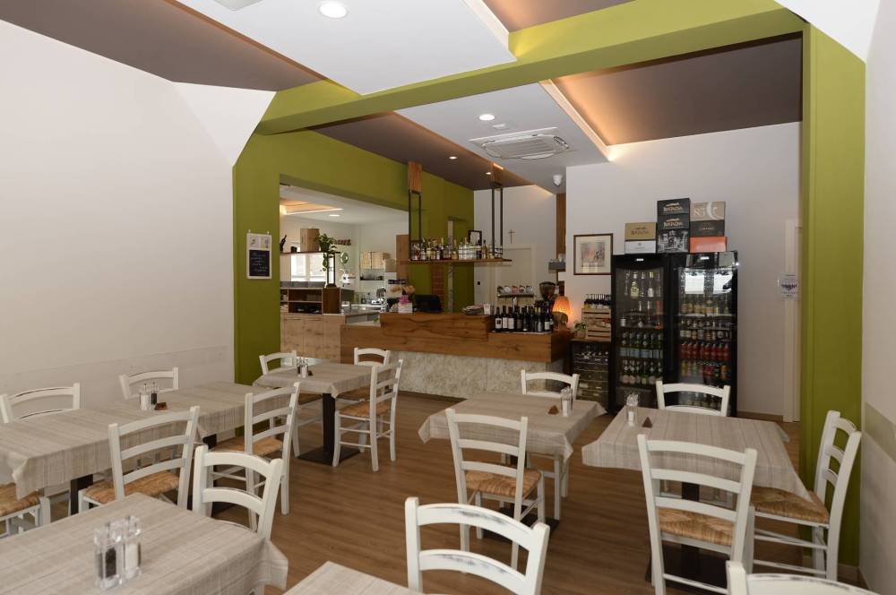 locale commerciale in vendita a Mantova