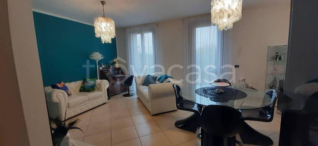 casa indipendente in vendita a Mantova in zona Strada Dosso del Corso