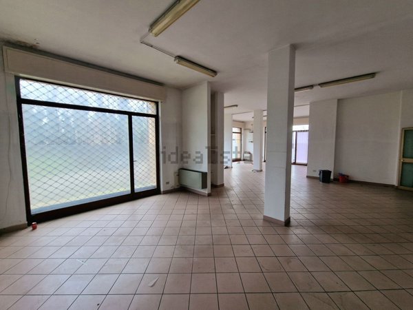 negozio in vendita a Mantova in zona Frassino