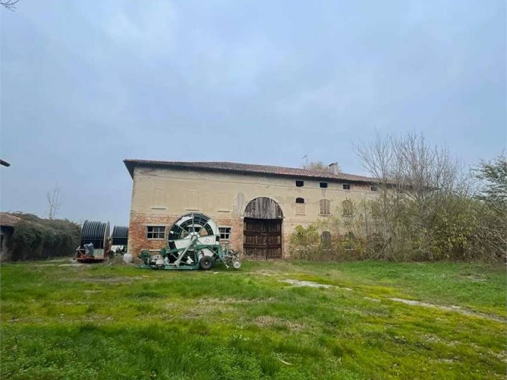 casale in vendita a Mantova