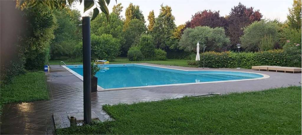 casa indipendente in vendita a Mantova