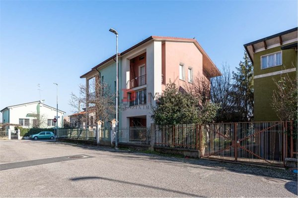 casa indipendente in vendita a Mantova in zona Corso Vittorio Emanuele II