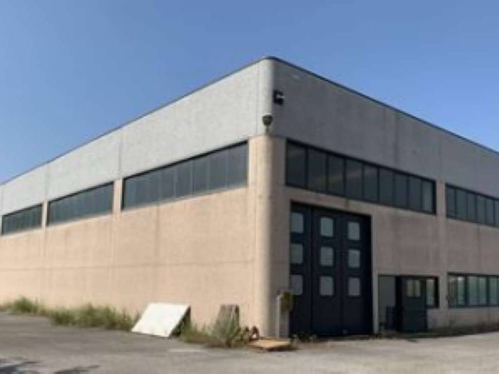 locale commerciale in vendita a Mantova in zona Cittadella