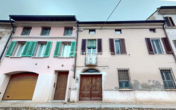 casa indipendente in vendita a Mantova in zona Centro Storico