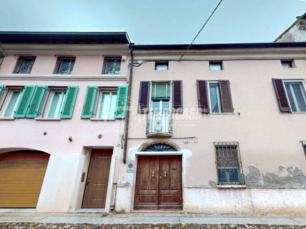 casa indipendente in vendita a Mantova in zona Centro Storico