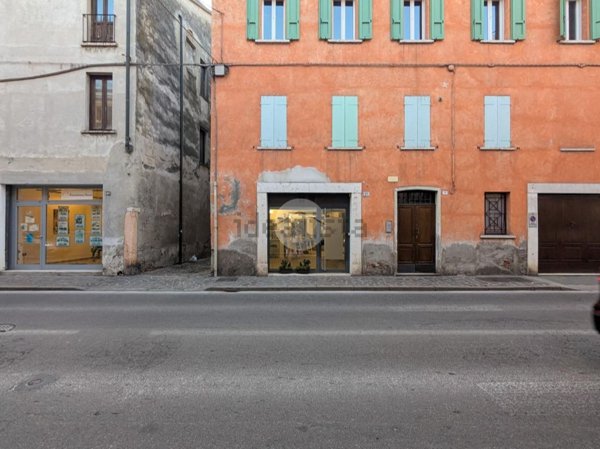 locale commerciale in vendita a Mantova