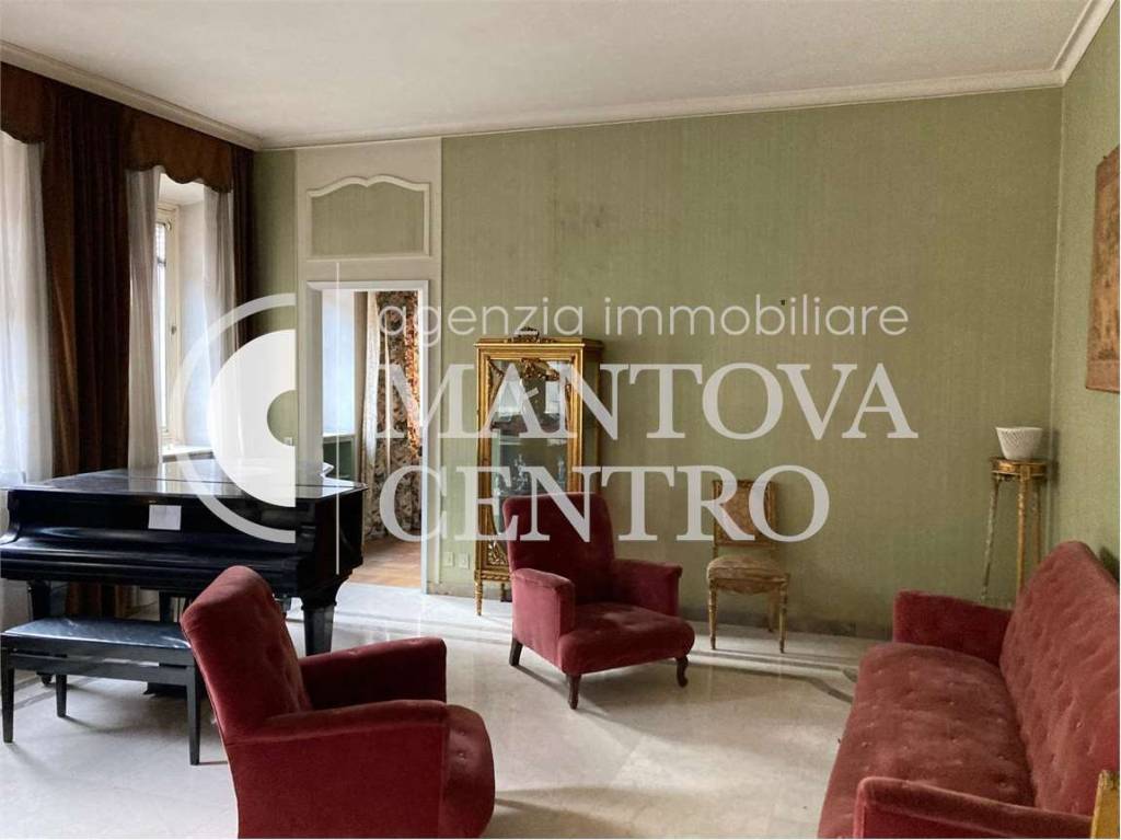 appartamento in vendita a Mantova in zona Centro Storico