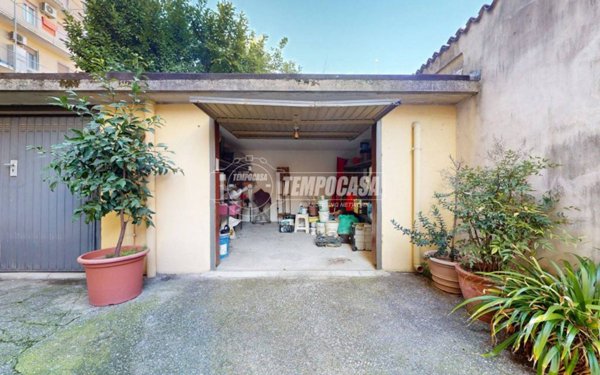 negozio in vendita a Mantova in zona Valletta Paiolo