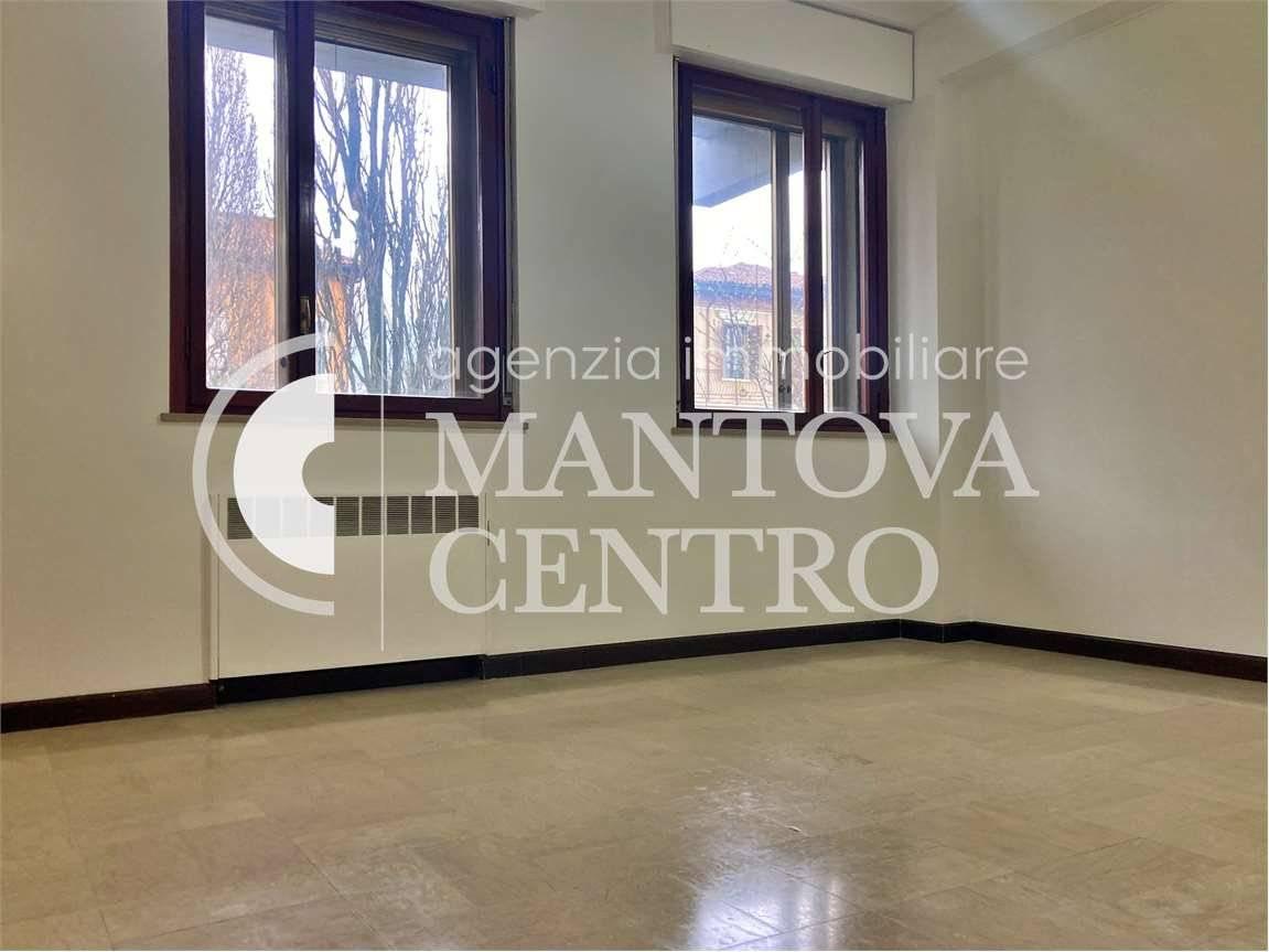 appartamento in vendita a Mantova in zona Centro Storico