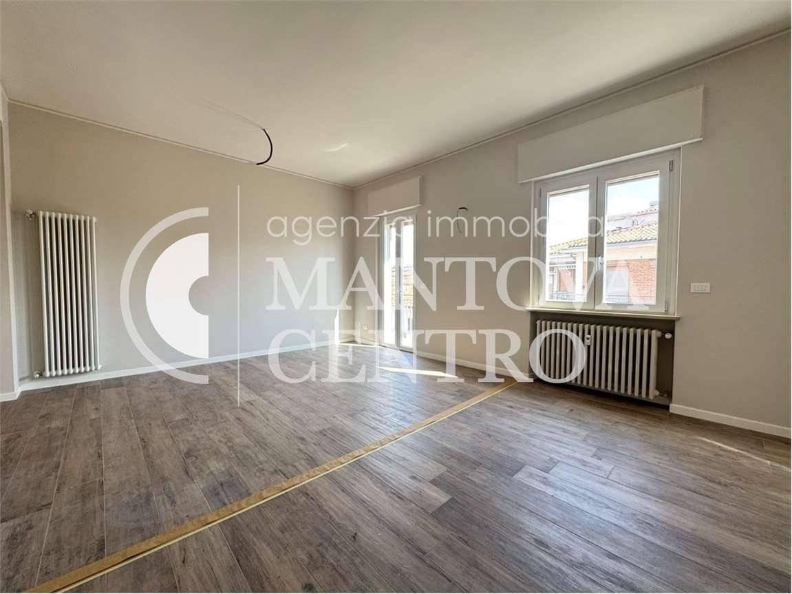 appartamento in vendita a Mantova in zona Centro Storico