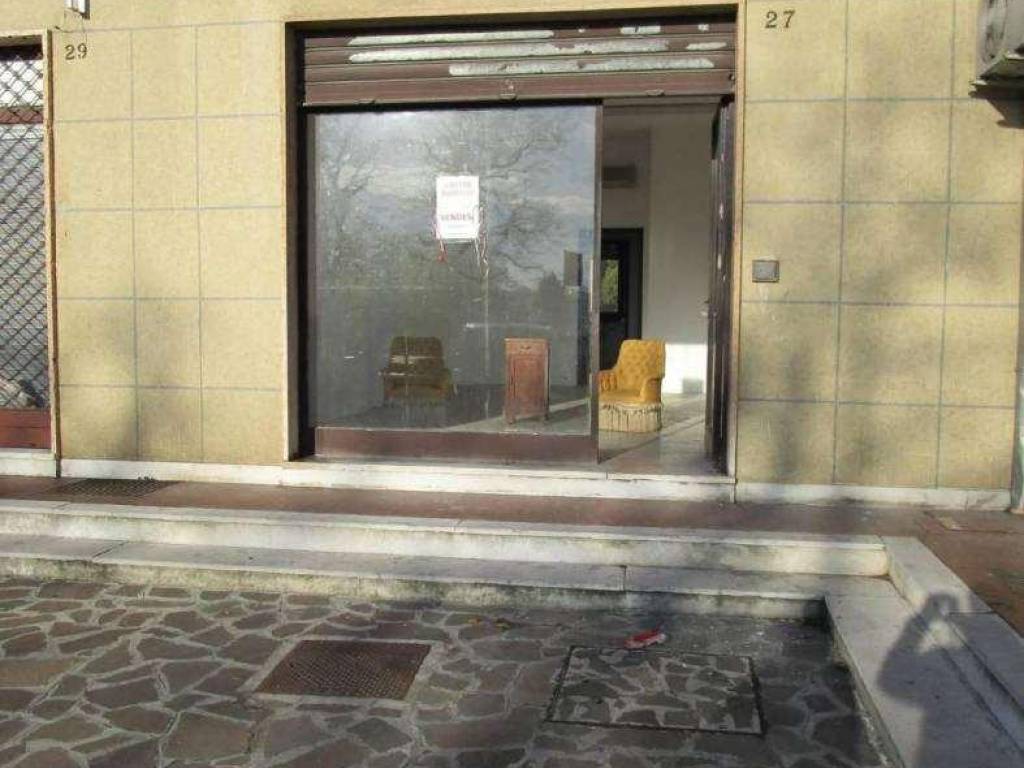 negozio in vendita a Mantova in zona Cittadella