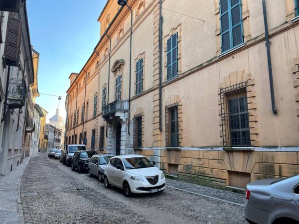 intera palazzina in vendita a Mantova in zona Centro Storico