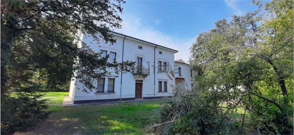 casa indipendente in vendita a Mantova in zona Frassino