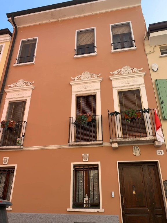 casa indipendente in vendita a Mantova in zona Centro Storico