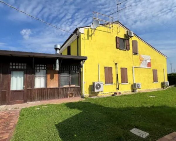 negozio in vendita a Mantova in zona Centro Storico