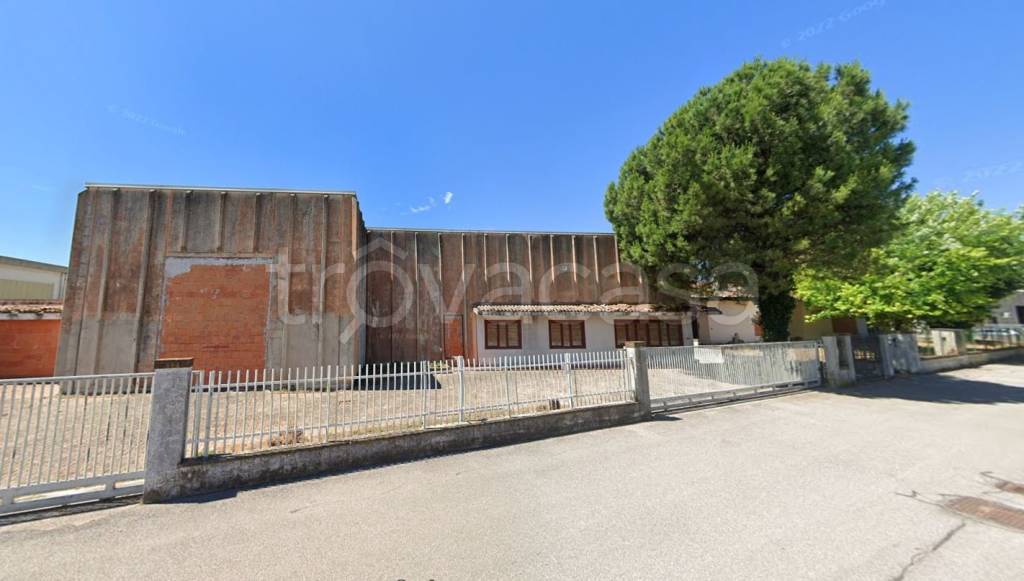 locale commerciale in vendita a Mantova in zona Gambarana