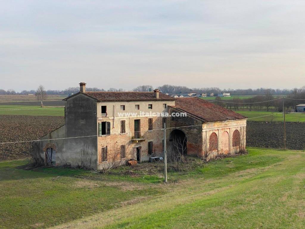 casa indipendente in vendita a Mantova in zona Formigosa