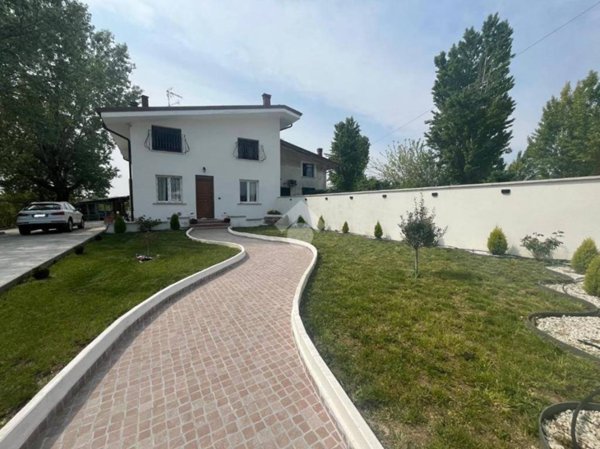casa indipendente in vendita a Mantova in zona Lunetta-Frassino