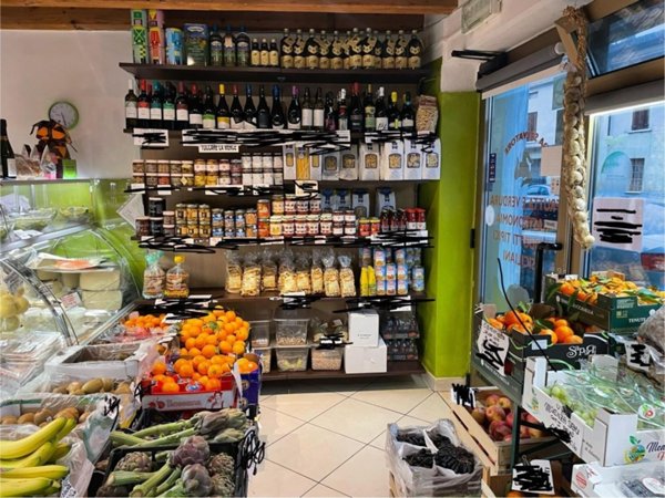 negozio in vendita a Mantova
