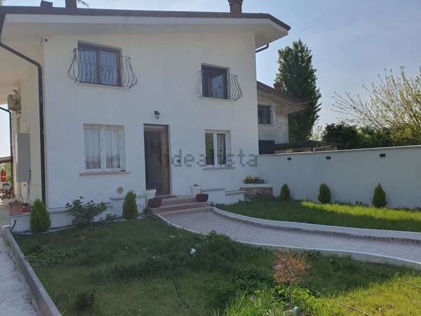 casa indipendente in vendita a Mantova