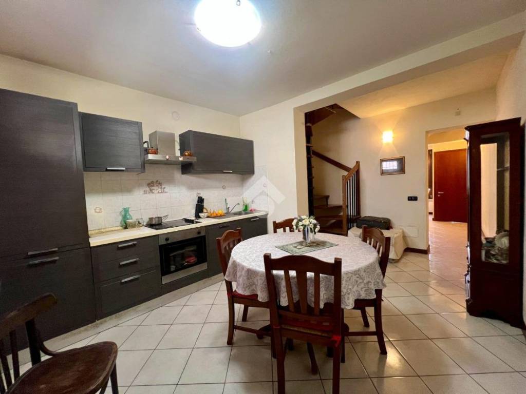 casa indipendente in vendita a Mantova in zona Strada Dosso del Corso