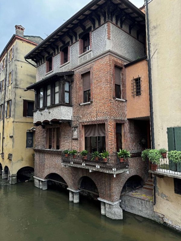 casa indipendente in vendita a Mantova