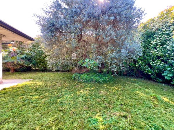 casa indipendente in vendita a Mantova in zona Tè Brunetti