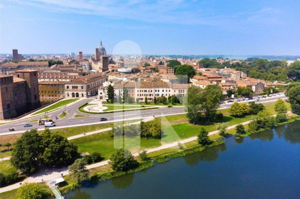 appartamento in vendita a Mantova in zona Centro Storico