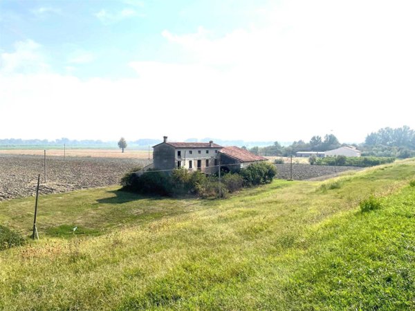 casa indipendente in vendita a Mantova in zona Formigosa