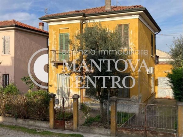 casa indipendente in vendita a Mantova in zona Valletta Paiolo