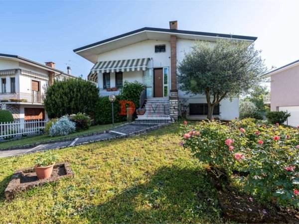 casa indipendente in vendita a Mantova in zona Centro Storico