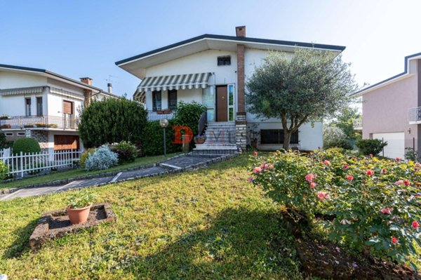 casa indipendente in vendita a Mantova in zona Centro Storico