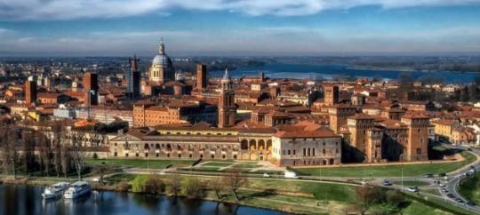 casa indipendente in vendita a Mantova