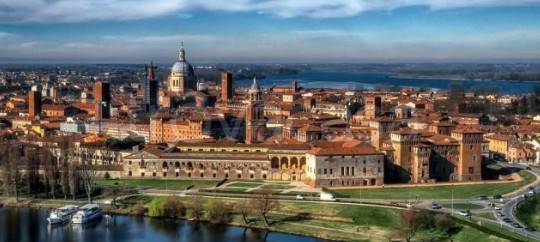 casa indipendente in vendita a Mantova in zona Centro Storico