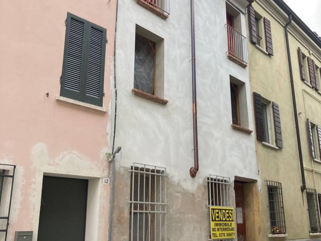 casa indipendente in vendita a Mantova in zona Centro Storico