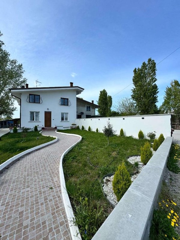 casa indipendente in vendita a Mantova