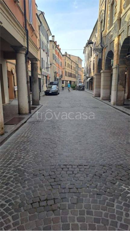 casa indipendente in vendita a Mantova in zona Centro Storico