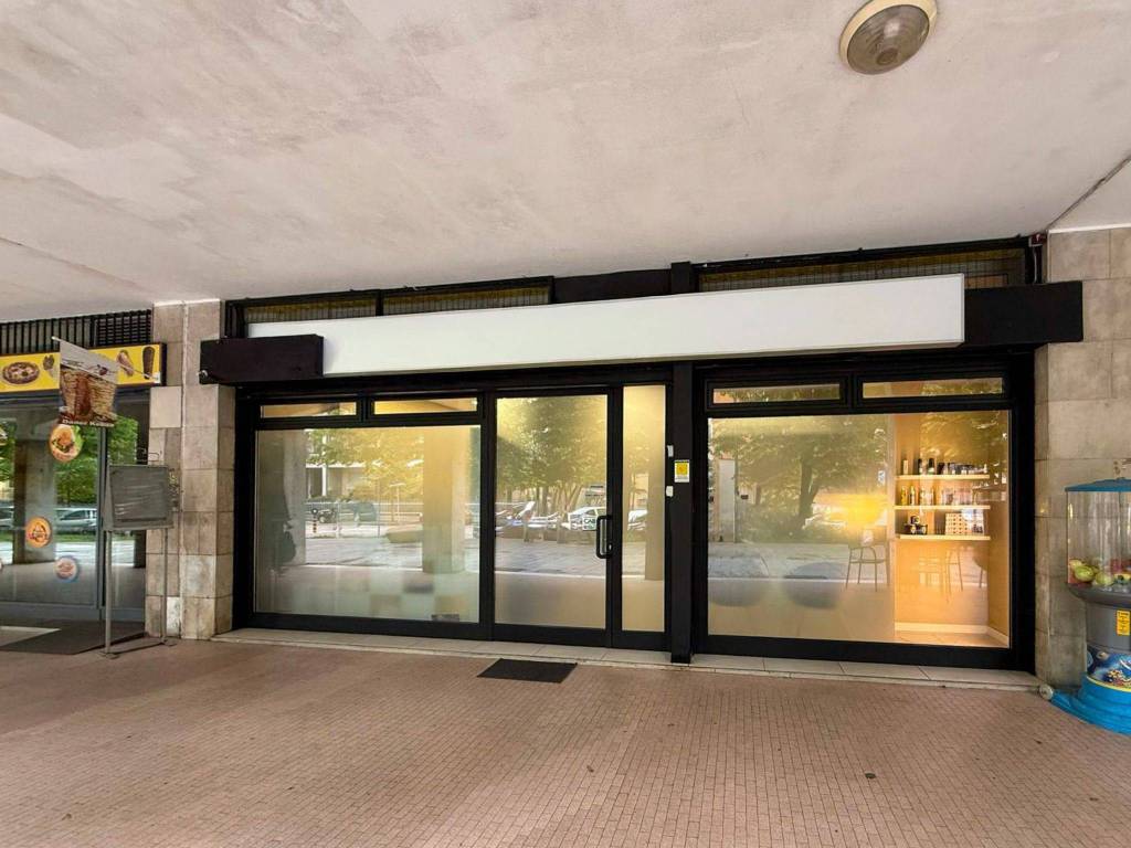 negozio in vendita a Mantova in zona Valletta Paiolo