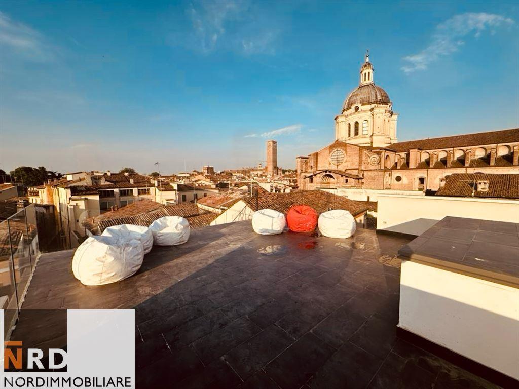 casa indipendente in vendita a Mantova in zona Centro Storico