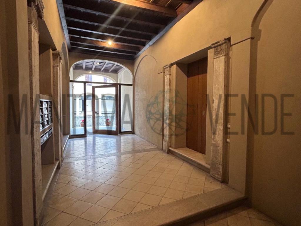 appartamento in vendita a Mantova in zona Centro Storico