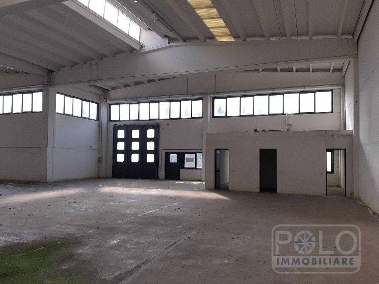 locale di sgombero in vendita a Mantova in zona Cittadella
