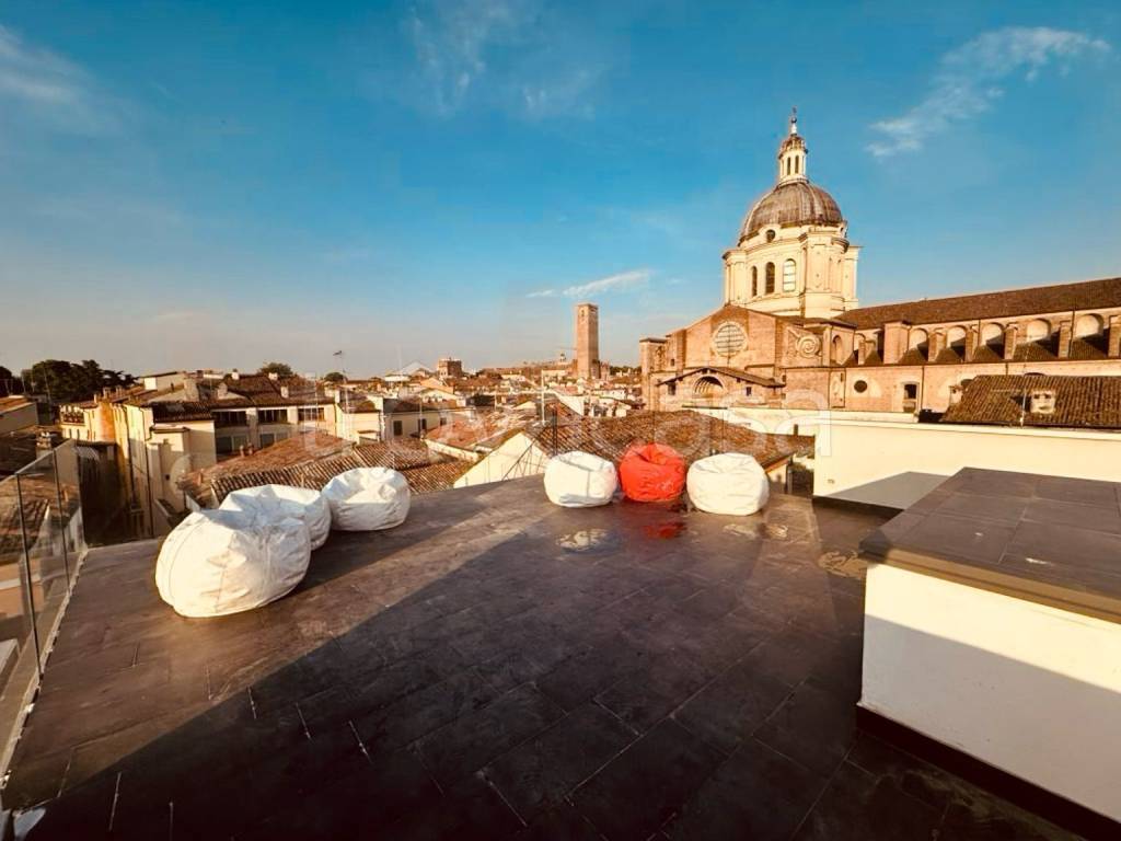 casa indipendente in vendita a Mantova in zona Centro Storico