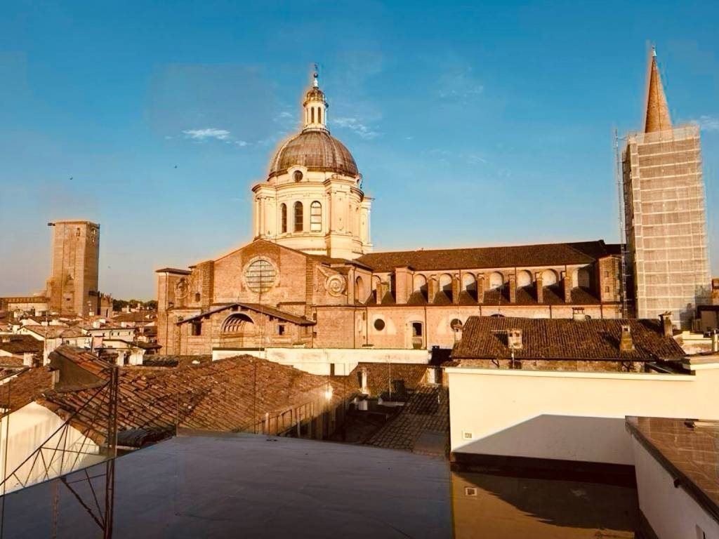 casa indipendente in vendita a Mantova in zona Centro Storico