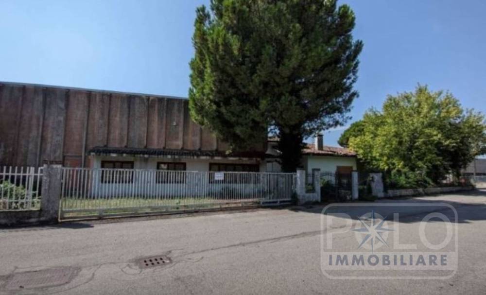 capannone in vendita a Mantova in zona Gambarana