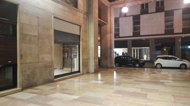 locale commerciale in vendita a Mantova in zona Centro Storico