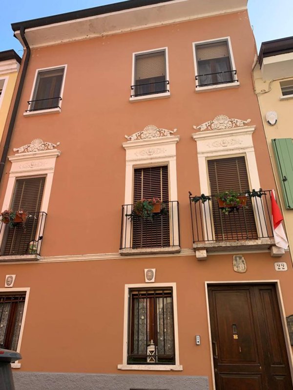 casa indipendente in vendita a Mantova in zona Centro Storico